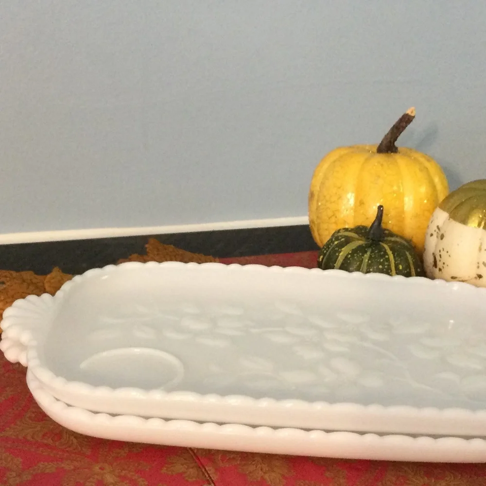 2 Vintage Milk Glass Hazel Atlas Milkglass Snack Plates - Picture 4 of 10
